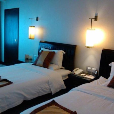 นิว อีร่า โฮเต็ล Hotel คุนหมิง ภายนอก รูปภาพ